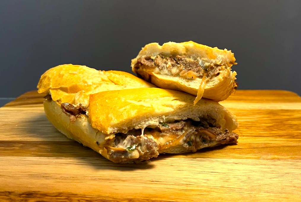 Sanduíche de carne com especiarias asiáticas